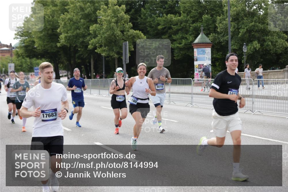 29.06.2025 - hella hamburg halbmarathon Jannik Wohlers http://msf.ph/oto/8144994 29.06.2025 10:09:56 Lombardsbrücke 1573, 5182, 5440, 7042, 7333, 7636, 7685, 8219, 8890, 9816, 11027, 11180, 13797, 14822, 15409, 16166, 16639, 16872, 17148, 17730, 19023 meine-sportfotos.de