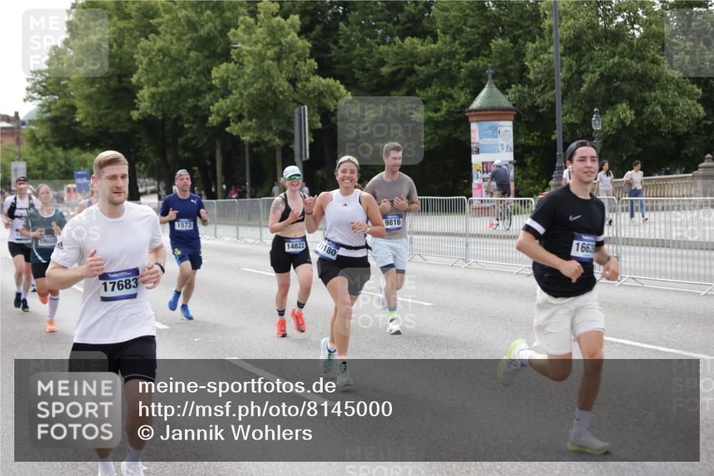 29.06.2025 - hella hamburg halbmarathon Jannik Wohlers http://msf.ph/oto/8145000 29.06.2025 10:09:56 Lombardsbrücke 1573, 5182, 5440, 7042, 7333, 7636, 7685, 8219, 8890, 9816, 11027, 11180, 13797, 14822, 15409, 16166, 16639, 16872, 17148, 17730, 19023 meine-sportfotos.de