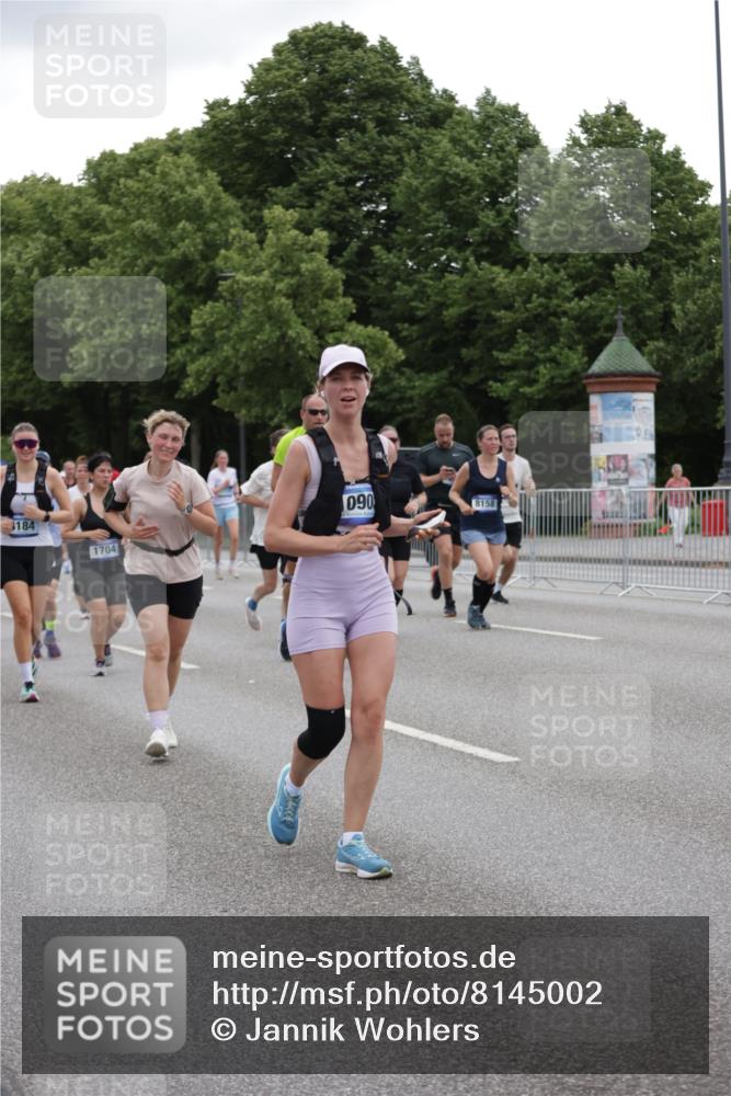 29.06.2025 - hella hamburg halbmarathon Jannik Wohlers http://msf.ph/oto/8145002 29.06.2025 10:46:54 Lombardsbrücke 1463, 1523, 1607, 1704, 2148, 2537, 2555, 2994, 4184, 4325, 4483, 4806, 4895, 4974, 4975, 5895, 6255, 6256, 6879, 6995, 7430, 7431, 7630, 7631, 8105, 8131, 8706, 8915, 8953, 9018, 9273, 9557, 9774, 9969, 9972, 10075, 10903, 11276, 11378, 11621, 12989, 13172, 13349, 13430, 13431, 13806, 13819, 13830, 13898, 14370, 14441, 14516, 14517, 15413, 15865, 16337, 16552, 16836, 17015, 17122, 17514, 18147, 18258, 18674, 18753, 18781, 18852, 18858 meine-sportfotos.de