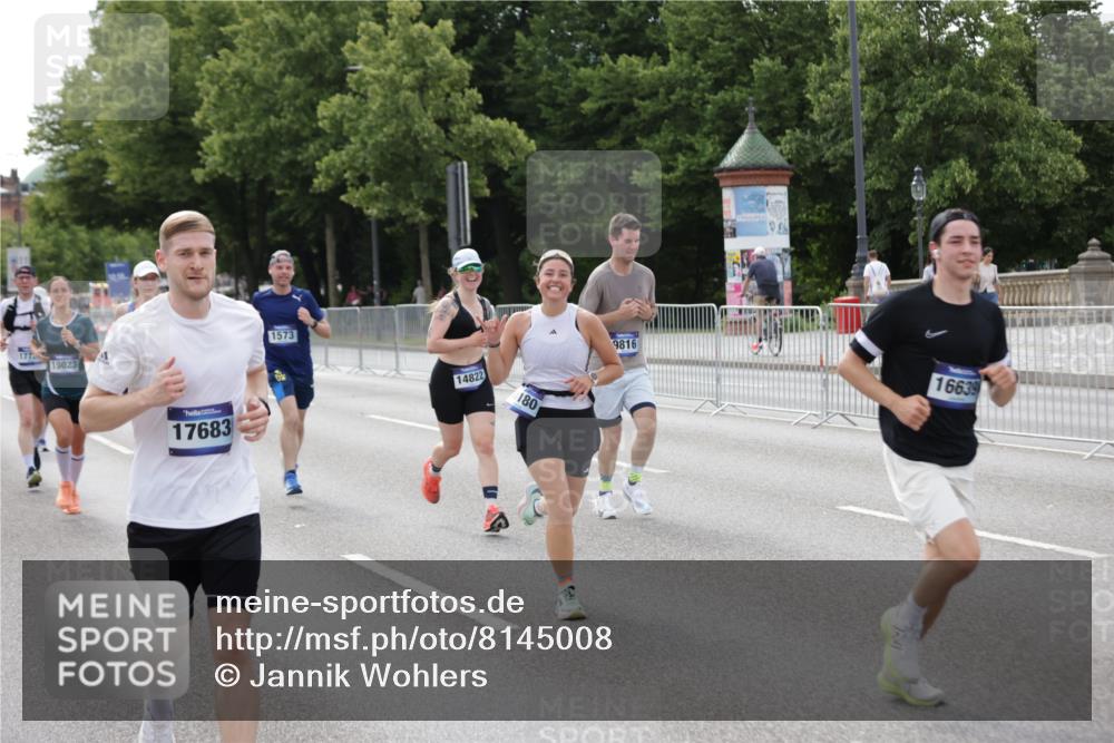 29.06.2025 - hella hamburg halbmarathon Jannik Wohlers http://msf.ph/oto/8145008 29.06.2025 10:09:56 Lombardsbrücke 1573, 5182, 5440, 7042, 7333, 7636, 7685, 8219, 8890, 9816, 11027, 11180, 13797, 14822, 15409, 16166, 16639, 16872, 17148, 17730, 19023 meine-sportfotos.de