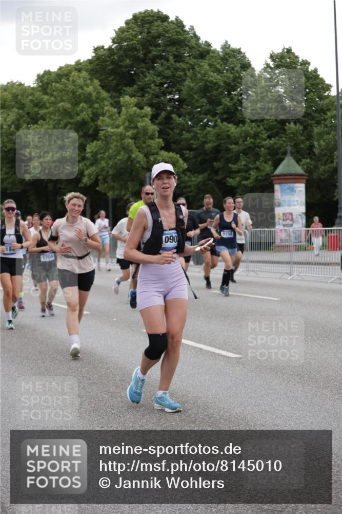 29.06.2025 - hella hamburg halbmarathon Jannik Wohlers http://msf.ph/oto/8145010 29.06.2025 10:46:54 Lombardsbrücke 1463, 1523, 1607, 1704, 2148, 2537, 2555, 2994, 4184, 4325, 4483, 4806, 4895, 4974, 4975, 5895, 6255, 6256, 6879, 6995, 7430, 7431, 7630, 7631, 8105, 8131, 8706, 8915, 8953, 9018, 9273, 9557, 9774, 9969, 9972, 10075, 10903, 11276, 11378, 11621, 12989, 13172, 13349, 13430, 13431, 13806, 13819, 13830, 13898, 14370, 14441, 14516, 14517, 15413, 15865, 16337, 16552, 16836, 17015, 17122, 17514, 18147, 18258, 18674, 18753, 18781, 18852, 18858 meine-sportfotos.de