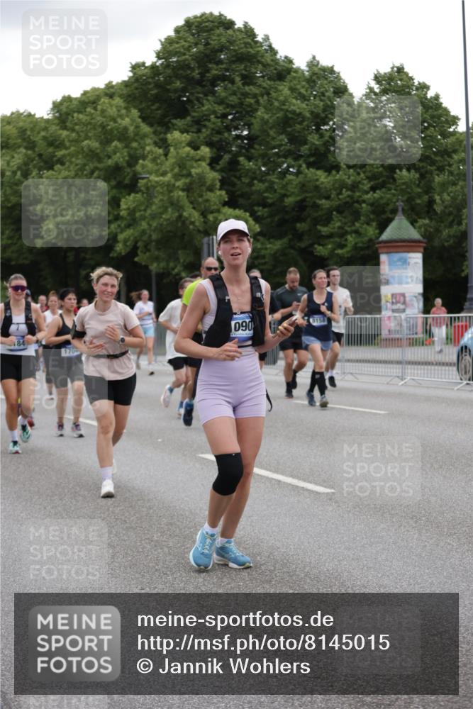 29.06.2025 - hella hamburg halbmarathon Jannik Wohlers http://msf.ph/oto/8145015 29.06.2025 10:46:54 Lombardsbrücke 1463, 1523, 1607, 1704, 2148, 2537, 2555, 2994, 4184, 4325, 4483, 4806, 4895, 4974, 4975, 5895, 6255, 6256, 6879, 6995, 7430, 7431, 7630, 7631, 8105, 8131, 8706, 8915, 8953, 9018, 9273, 9557, 9774, 9969, 9972, 10075, 10903, 11276, 11378, 11621, 12989, 13172, 13349, 13430, 13431, 13806, 13819, 13830, 13898, 14370, 14441, 14516, 14517, 15413, 15865, 16337, 16552, 16836, 17015, 17122, 17514, 18147, 18258, 18674, 18753, 18781, 18852, 18858 meine-sportfotos.de