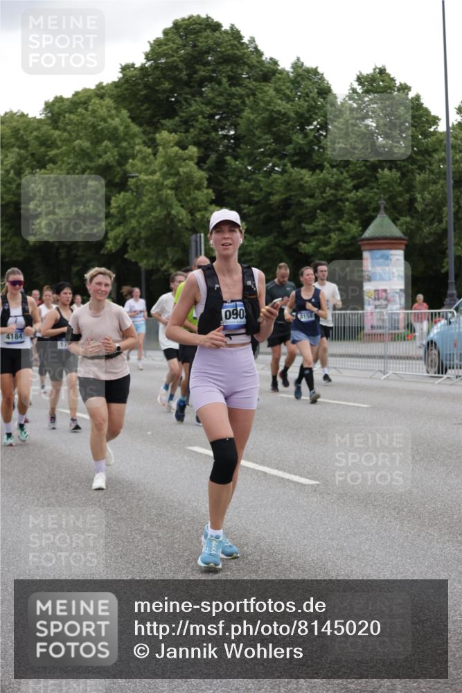 29.06.2025 - hella hamburg halbmarathon Jannik Wohlers http://msf.ph/oto/8145020 29.06.2025 10:46:54 Lombardsbrücke 1463, 1523, 1607, 1704, 2148, 2537, 2555, 2994, 4184, 4325, 4483, 4806, 4895, 4974, 4975, 5895, 6255, 6256, 6879, 6995, 7430, 7431, 7630, 7631, 8105, 8131, 8706, 8915, 8953, 9018, 9273, 9557, 9774, 9969, 9972, 10075, 10903, 11276, 11378, 11621, 12989, 13172, 13349, 13430, 13431, 13806, 13819, 13830, 13898, 14370, 14441, 14516, 14517, 15413, 15865, 16337, 16552, 16836, 17015, 17122, 17514, 18147, 18258, 18674, 18753, 18781, 18852, 18858 meine-sportfotos.de