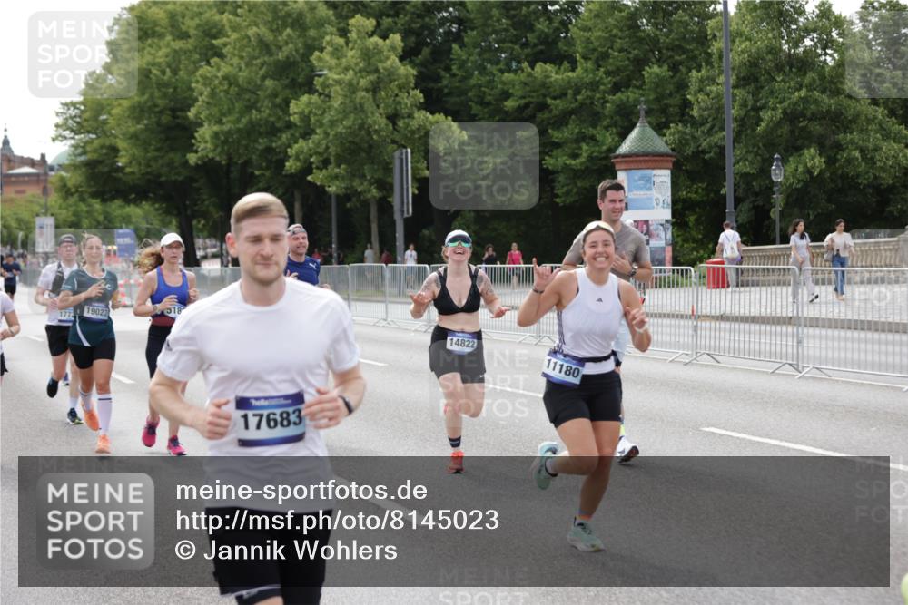 29.06.2025 - hella hamburg halbmarathon Jannik Wohlers http://msf.ph/oto/8145023 29.06.2025 10:09:56 Lombardsbrücke 1573, 5182, 5440, 7042, 7333, 7636, 7685, 8219, 8890, 9816, 11027, 11180, 13797, 14822, 15409, 16166, 16639, 16872, 17148, 17730, 19023 meine-sportfotos.de