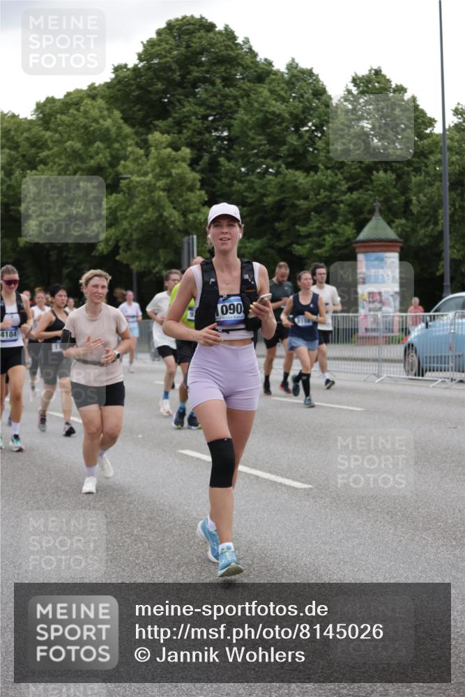29.06.2025 - hella hamburg halbmarathon Jannik Wohlers http://msf.ph/oto/8145026 29.06.2025 10:46:54 Lombardsbrücke 1463, 1523, 1607, 1704, 2148, 2537, 2555, 2994, 4184, 4325, 4483, 4806, 4895, 4974, 4975, 5895, 6255, 6256, 6879, 6995, 7430, 7431, 7630, 7631, 8105, 8131, 8706, 8915, 8953, 9018, 9273, 9557, 9774, 9969, 9972, 10075, 10903, 11276, 11378, 11621, 12989, 13172, 13349, 13430, 13431, 13806, 13819, 13830, 13898, 14370, 14441, 14516, 14517, 15413, 15865, 16337, 16552, 16836, 17015, 17122, 17514, 18147, 18258, 18674, 18753, 18781, 18852, 18858 meine-sportfotos.de