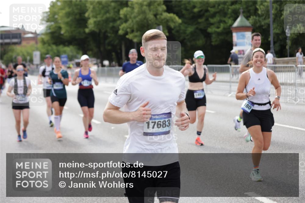 29.06.2025 - hella hamburg halbmarathon Jannik Wohlers http://msf.ph/oto/8145027 29.06.2025 10:09:57 Lombardsbrücke 1573, 5182, 5440, 7042, 7333, 7636, 7685, 8219, 8890, 9816, 11180, 12008, 13797, 14679, 14822, 15409, 16166, 16639, 16872, 17148, 17730, 19023 meine-sportfotos.de