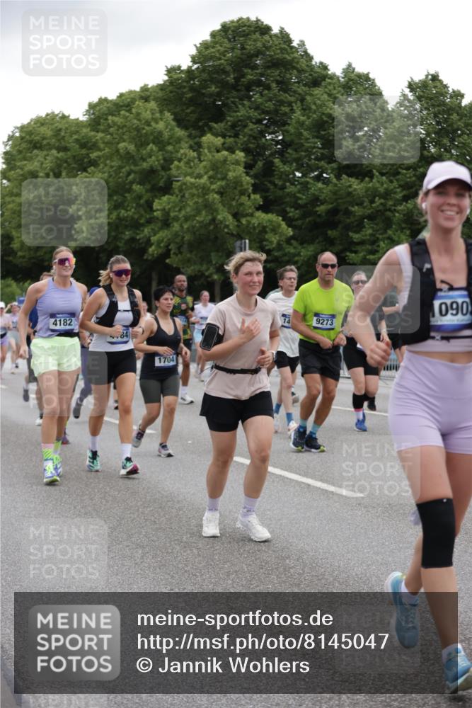 29.06.2025 - hella hamburg halbmarathon Jannik Wohlers http://msf.ph/oto/8145047 29.06.2025 10:46:55 Lombardsbrücke 1463, 1523, 1704, 2148, 2407, 2537, 2994, 4184, 4325, 4483, 4806, 4895, 4974, 4975, 5895, 6255, 6256, 6879, 6995, 7403, 7430, 7431, 7630, 7631, 8105, 8131, 8706, 8915, 8953, 9018, 9273, 9557, 9774, 9969, 9972, 10075, 10903, 11276, 11378, 11621, 12989, 13172, 13349, 13430, 13431, 13806, 13819, 13830, 13898, 14441, 14516, 14517, 15413, 15865, 16337, 16552, 17015, 17122, 17514, 18258, 18674, 18753, 18781, 18852, 18858 meine-sportfotos.de