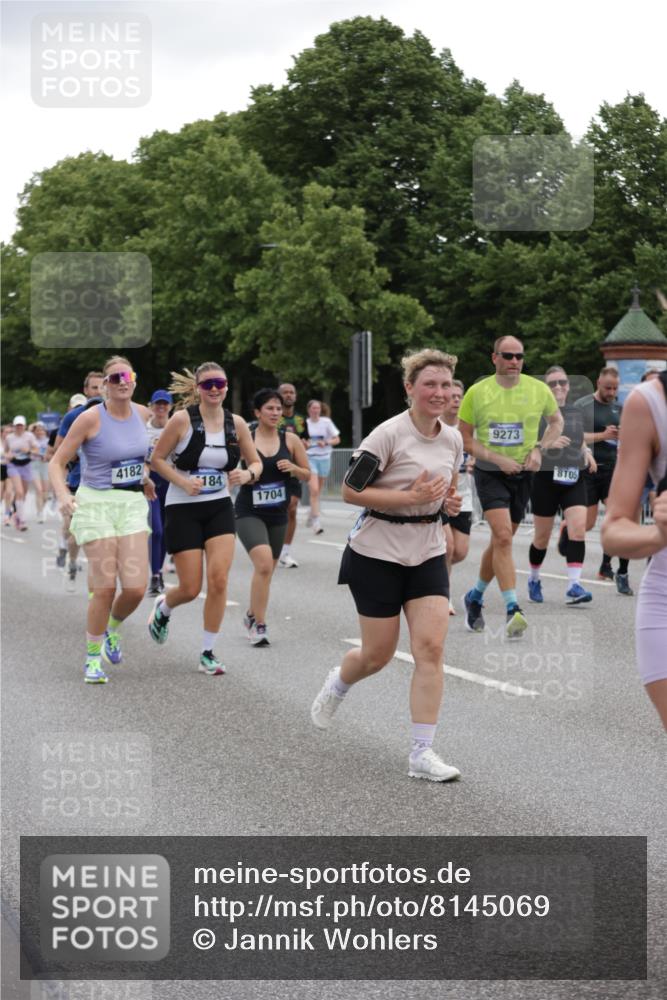 29.06.2025 - hella hamburg halbmarathon Jannik Wohlers http://msf.ph/oto/8145069 29.06.2025 10:46:55 Lombardsbrücke 1463, 1523, 1704, 2148, 2407, 2537, 2994, 4184, 4325, 4483, 4806, 4895, 4974, 4975, 5895, 6255, 6256, 6879, 6995, 7403, 7430, 7431, 7630, 7631, 8105, 8131, 8706, 8915, 8953, 9018, 9273, 9557, 9774, 9969, 9972, 10075, 10903, 11276, 11378, 11621, 12989, 13172, 13349, 13430, 13431, 13806, 13819, 13830, 13898, 14441, 14516, 14517, 15413, 15865, 16337, 16552, 17015, 17122, 17514, 18258, 18674, 18753, 18781, 18852, 18858 meine-sportfotos.de