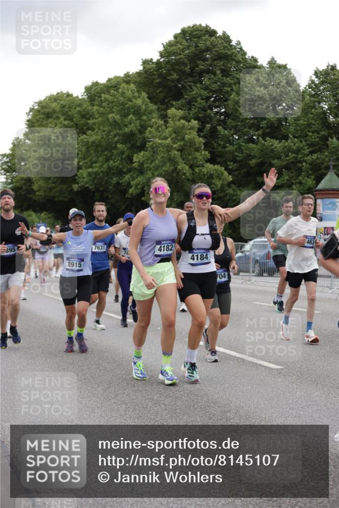 29.06.2025 - hella hamburg halbmarathon Jannik Wohlers http://msf.ph/oto/8145107 29.06.2025 10:46:56 Lombardsbrücke 1463, 1523, 1704, 2148, 2407, 2537, 2994, 3339, 4184, 4325, 4483, 4806, 4895, 4974, 4975, 5895, 6255, 6256, 6879, 6995, 7403, 7430, 7431, 7630, 7631, 8105, 8131, 8706, 8915, 8953, 9018, 9273, 9557, 9774, 9969, 9972, 10075, 10206, 10903, 11276, 11378, 12989, 13172, 13349, 13430, 13431, 13806, 13819, 13830, 13898, 14441, 14516, 14517, 15413, 16337, 16552, 17015, 17122, 17514, 18258, 18415, 18753, 18781, 18852, 18858 meine-sportfotos.de