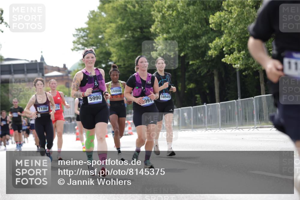 29.06.2025 - hella hamburg halbmarathon Jannik Wohlers http://msf.ph/oto/8145375 29.06.2025 10:10:18 Lombardsbrücke 1186, 4389, 5990, 5991, 7250, 9169, 9681, 9829, 11355, 11887, 11904, 11905, 12008, 12629, 13588, 13594, 13825, 13901, 14679, 15214, 16344, 16808, 17532, 18949 meine-sportfotos.de