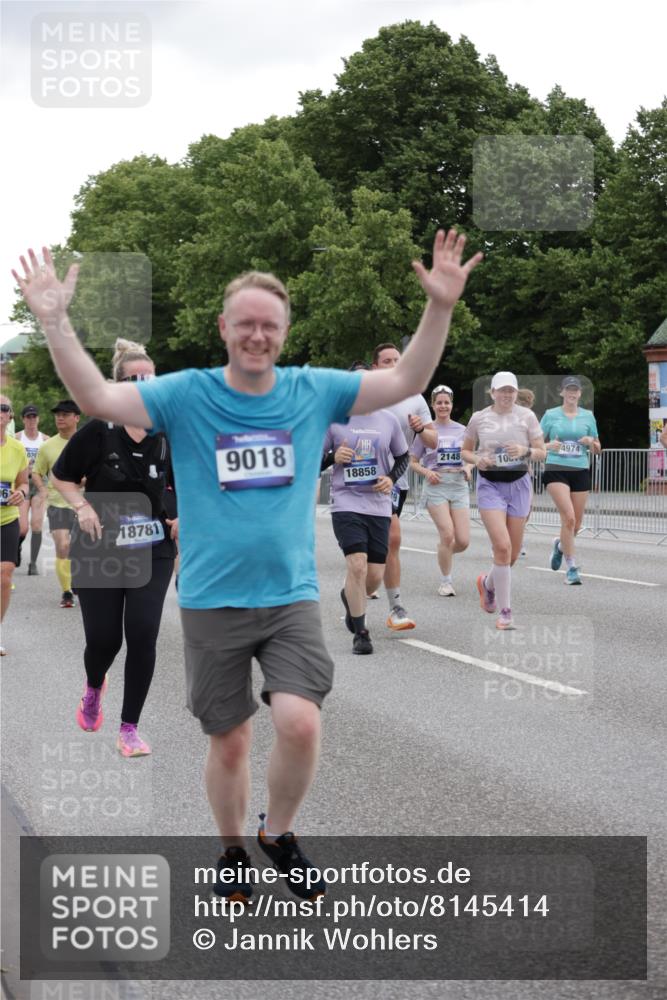 29.06.2025 - hella hamburg halbmarathon Jannik Wohlers http://msf.ph/oto/8145414 29.06.2025 10:47:02 Lombardsbrücke 1434, 1463, 1523, 1704, 2148, 2407, 2882, 2994, 3339, 4037, 4184, 4325, 4806, 4895, 4974, 4975, 5621, 5622, 5895, 6255, 6256, 6879, 6995, 7403, 7630, 7631, 8105, 8270, 8915, 8953, 9018, 9273, 9969, 9972, 10075, 10206, 10903, 11276, 11351, 11378, 11458, 11730, 11738, 13349, 13737, 13806, 13819, 13830, 13898, 13909, 14197, 14441, 14516, 14517, 15413, 16018, 16337, 16552, 17122, 17216, 17514, 18258, 18415, 18753, 18781, 18852, 18858 meine-sportfotos.de