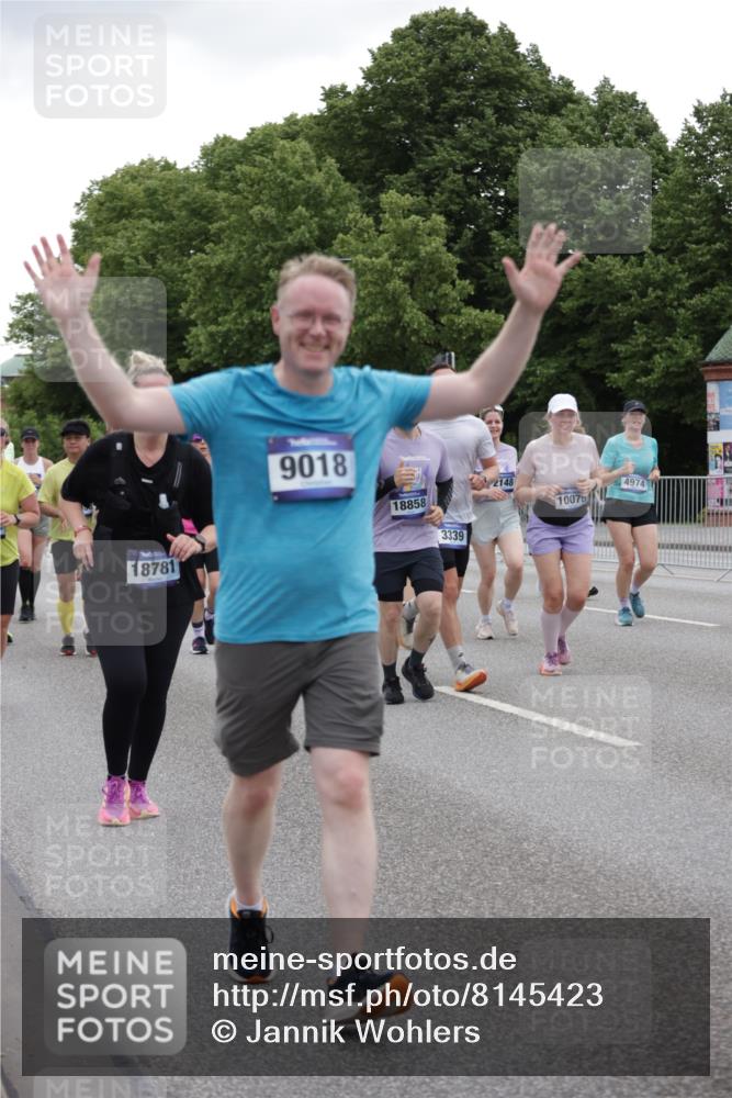 29.06.2025 - hella hamburg halbmarathon Jannik Wohlers http://msf.ph/oto/8145423 29.06.2025 10:47:02 Lombardsbrücke 1434, 1463, 1523, 1704, 2148, 2407, 2882, 2994, 3339, 4037, 4184, 4325, 4806, 4895, 4974, 4975, 5621, 5622, 5895, 6255, 6256, 6879, 6995, 7403, 7630, 7631, 8105, 8270, 8915, 8953, 9018, 9273, 9969, 9972, 10075, 10206, 10903, 11276, 11351, 11378, 11458, 11730, 11738, 13349, 13737, 13806, 13819, 13830, 13898, 13909, 14197, 14441, 14516, 14517, 15413, 16018, 16337, 16552, 17122, 17216, 17514, 18258, 18415, 18753, 18781, 18852, 18858 meine-sportfotos.de