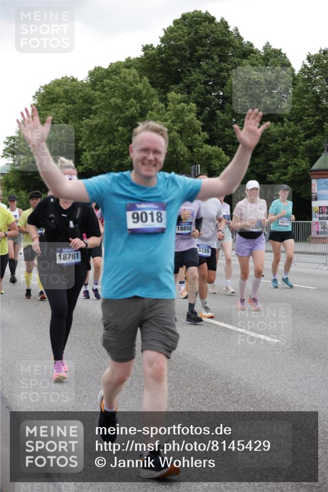 29.06.2025 - hella hamburg halbmarathon Jannik Wohlers http://msf.ph/oto/8145429 29.06.2025 10:47:02 Lombardsbrücke 1434, 1463, 1523, 1704, 2148, 2407, 2882, 2994, 3339, 4037, 4184, 4325, 4806, 4895, 4974, 4975, 5621, 5622, 5895, 6255, 6256, 6879, 6995, 7403, 7630, 7631, 8105, 8270, 8915, 8953, 9018, 9273, 9969, 9972, 10075, 10206, 10903, 11276, 11351, 11378, 11458, 11730, 11738, 13349, 13737, 13806, 13819, 13830, 13898, 13909, 14197, 14441, 14516, 14517, 15413, 16018, 16337, 16552, 17122, 17216, 17514, 18258, 18415, 18753, 18781, 18852, 18858 meine-sportfotos.de