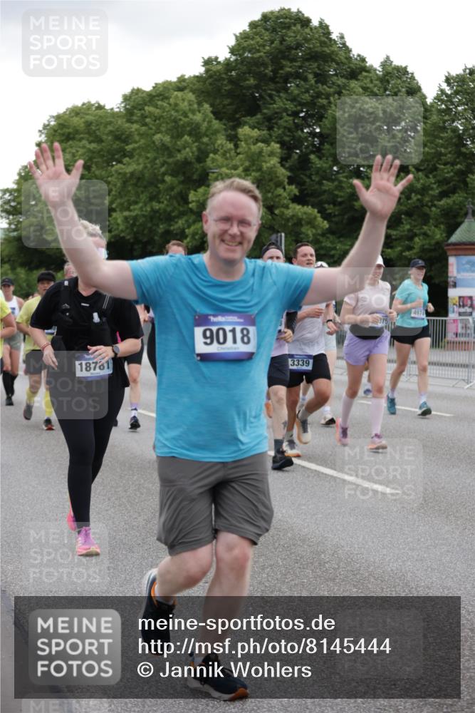 29.06.2025 - hella hamburg halbmarathon Jannik Wohlers http://msf.ph/oto/8145444 29.06.2025 10:47:02 Lombardsbrücke 1434, 1463, 1523, 1704, 2148, 2407, 2882, 2994, 3339, 4037, 4184, 4325, 4806, 4895, 4974, 4975, 5621, 5622, 5895, 6255, 6256, 6879, 6995, 7403, 7630, 7631, 8105, 8270, 8915, 8953, 9018, 9273, 9969, 9972, 10075, 10206, 10903, 11276, 11351, 11378, 11458, 11730, 11738, 13349, 13737, 13806, 13819, 13830, 13898, 13909, 14197, 14441, 14516, 14517, 15413, 16018, 16337, 16552, 17122, 17216, 17514, 18258, 18415, 18753, 18781, 18852, 18858 meine-sportfotos.de