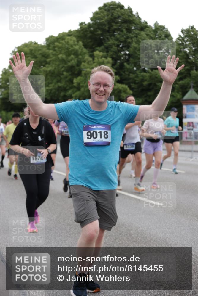 29.06.2025 - hella hamburg halbmarathon Jannik Wohlers http://msf.ph/oto/8145455 29.06.2025 10:47:02 Lombardsbrücke 1434, 1463, 1523, 1704, 2148, 2407, 2882, 2994, 3339, 4037, 4184, 4325, 4806, 4895, 4974, 4975, 5621, 5622, 5895, 6255, 6256, 6879, 6995, 7403, 7630, 7631, 8105, 8270, 8915, 8953, 9018, 9273, 9969, 9972, 10075, 10206, 10903, 11276, 11351, 11378, 11458, 11730, 11738, 13349, 13737, 13806, 13819, 13830, 13898, 13909, 14197, 14441, 14516, 14517, 15413, 16018, 16337, 16552, 17122, 17216, 17514, 18258, 18415, 18753, 18781, 18852, 18858 meine-sportfotos.de