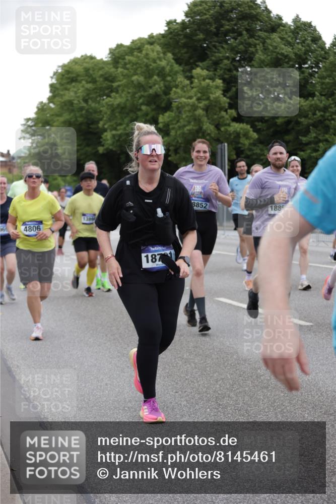 29.06.2025 - hella hamburg halbmarathon Jannik Wohlers http://msf.ph/oto/8145461 29.06.2025 10:47:03 Lombardsbrücke 1434, 1463, 1523, 1704, 2148, 2407, 2882, 2994, 3339, 4037, 4184, 4325, 4806, 4895, 4974, 4975, 5621, 5622, 5895, 6255, 6256, 6879, 6995, 7403, 7630, 7631, 8105, 8270, 8915, 8953, 9018, 9273, 9969, 9972, 10075, 10206, 10903, 11276, 11351, 11378, 11458, 11730, 11738, 13349, 13737, 13806, 13830, 13898, 13909, 14197, 14441, 14516, 14517, 15413, 16018, 16337, 16552, 17122, 17216, 17514, 18258, 18415, 18623, 18781, 18852, 18858 meine-sportfotos.de