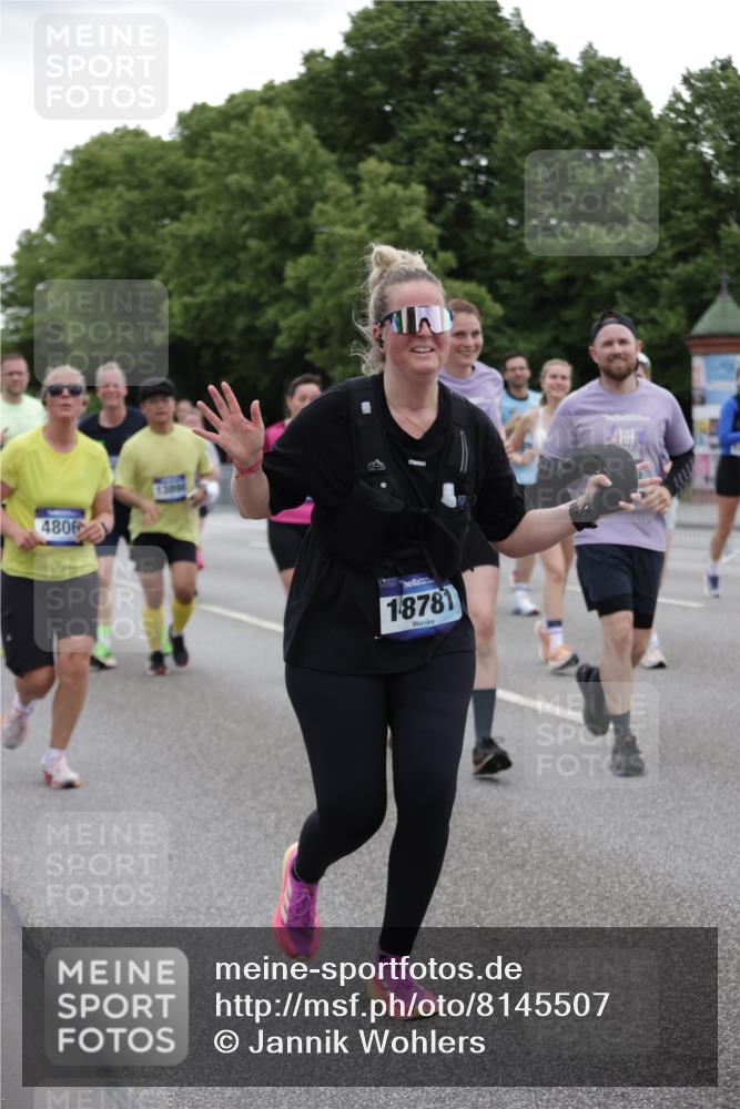 29.06.2025 - hella hamburg halbmarathon Jannik Wohlers http://msf.ph/oto/8145507 29.06.2025 10:47:03 Lombardsbrücke 1434, 1463, 1523, 1704, 2148, 2407, 2882, 2994, 3339, 4037, 4184, 4325, 4806, 4895, 4974, 4975, 5621, 5622, 5895, 6255, 6256, 6879, 6995, 7403, 7630, 7631, 8105, 8270, 8915, 8953, 9018, 9273, 9969, 9972, 10075, 10206, 10903, 11276, 11351, 11378, 11458, 11730, 11738, 13349, 13737, 13806, 13830, 13898, 13909, 14197, 14441, 14516, 14517, 15413, 16018, 16337, 16552, 17122, 17216, 17514, 18258, 18415, 18623, 18781, 18852, 18858 meine-sportfotos.de