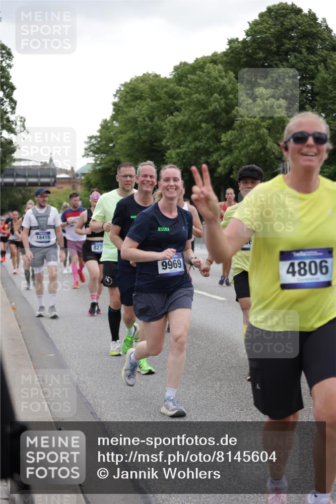 29.06.2025 - hella hamburg halbmarathon Jannik Wohlers http://msf.ph/oto/8145604 29.06.2025 10:47:05 Lombardsbrücke 1434, 1463, 1523, 1704, 2148, 2407, 2882, 2994, 3339, 4037, 4325, 4423, 4806, 4895, 4974, 4975, 5621, 5622, 5895, 6255, 6256, 6995, 7403, 7630, 7631, 8105, 8270, 8550, 8915, 8953, 9018, 9273, 9969, 9972, 10075, 10206, 11276, 11351, 11458, 11730, 11738, 13349, 13737, 13806, 13830, 13898, 13909, 14197, 14441, 14516, 14517, 15413, 15543, 16018, 16337, 16552, 16686, 17122, 17216, 17514, 18258, 18415, 18623, 18781, 18852, 18858 meine-sportfotos.de