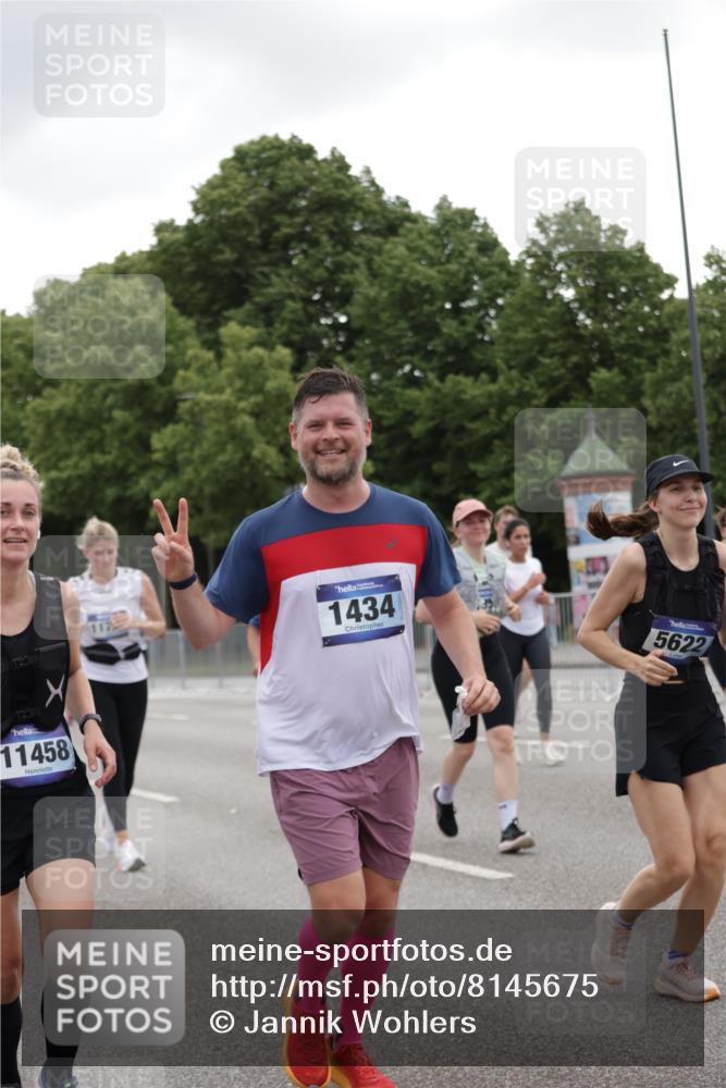 29.06.2025 - hella hamburg halbmarathon Jannik Wohlers http://msf.ph/oto/8145675 29.06.2025 10:47:11 Lombardsbrücke 1045, 1434, 2148, 2407, 2704, 2790, 2882, 2994, 3339, 4037, 4423, 4974, 4975, 5621, 5622, 5895, 6255, 6256, 7403, 7970, 8270, 8550, 9687, 9969, 9972, 10075, 10206, 10991, 11276, 11351, 11458, 11730, 11738, 11802, 12431, 12432, 13737, 13806, 13830, 13898, 13909, 14197, 14516, 14517, 15413, 15543, 16018, 16305, 16686, 17122, 17216, 17514, 18415, 18474, 18623, 18852, 18858 meine-sportfotos.de