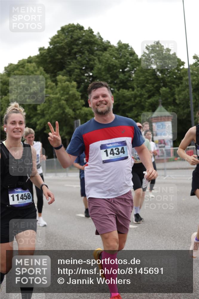 29.06.2025 - hella hamburg halbmarathon Jannik Wohlers http://msf.ph/oto/8145691 29.06.2025 10:47:11 Lombardsbrücke 1045, 1434, 2148, 2407, 2704, 2790, 2882, 2994, 3339, 4037, 4423, 4974, 4975, 5621, 5622, 5895, 6255, 6256, 7403, 7970, 8270, 8550, 9687, 9969, 9972, 10075, 10206, 10991, 11276, 11351, 11458, 11730, 11738, 11802, 12431, 12432, 13737, 13806, 13830, 13898, 13909, 14197, 14516, 14517, 15413, 15543, 16018, 16305, 16686, 17122, 17216, 17514, 18415, 18474, 18623, 18852, 18858 meine-sportfotos.de