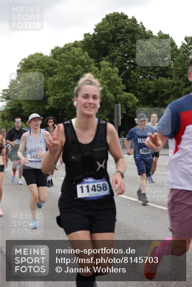 29.06.2025 - hella hamburg halbmarathon Jannik Wohlers http://msf.ph/oto/8145703 29.06.2025 10:47:12 Lombardsbrücke 1045, 1434, 2148, 2407, 2704, 2790, 2882, 2994, 3339, 4037, 4423, 4974, 4975, 5621, 5622, 5895, 6255, 6256, 7403, 7970, 8270, 8550, 9687, 9969, 9972, 10075, 10206, 10991, 11276, 11351, 11458, 11730, 11738, 11802, 12431, 12432, 13737, 13830, 13898, 13909, 14197, 14516, 14517, 15413, 15543, 16018, 16305, 16686, 17122, 17216, 18415, 18474, 18623, 18852, 18858 meine-sportfotos.de