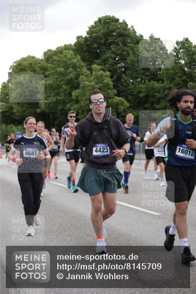 29.06.2025 - hella hamburg halbmarathon Jannik Wohlers http://msf.ph/oto/8145709 29.06.2025 10:47:16 Lombardsbrücke 1045, 1246, 1434, 1618, 1639, 1926, 2407, 2491, 2704, 2790, 2882, 3339, 4037, 4423, 5621, 5622, 7403, 7970, 8270, 8550, 9687, 10206, 10658, 10991, 11351, 11458, 11730, 11738, 11802, 11909, 12412, 12431, 12432, 12582, 13399, 13737, 13909, 14197, 15030, 15543, 15688, 16018, 16305, 16686, 17216, 18415, 18474, 18623 meine-sportfotos.de