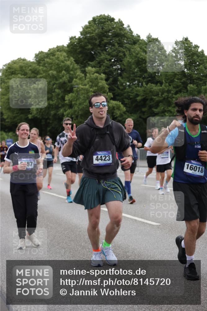 29.06.2025 - hella hamburg halbmarathon Jannik Wohlers http://msf.ph/oto/8145720 29.06.2025 10:47:16 Lombardsbrücke 1045, 1246, 1434, 1618, 1639, 1926, 2407, 2491, 2704, 2790, 2882, 3339, 4037, 4423, 5621, 5622, 7403, 7970, 8270, 8550, 9687, 10206, 10658, 10991, 11351, 11458, 11730, 11738, 11802, 11909, 12412, 12431, 12432, 12582, 13399, 13737, 13909, 14197, 15030, 15543, 15688, 16018, 16305, 16686, 17216, 18415, 18474, 18623 meine-sportfotos.de