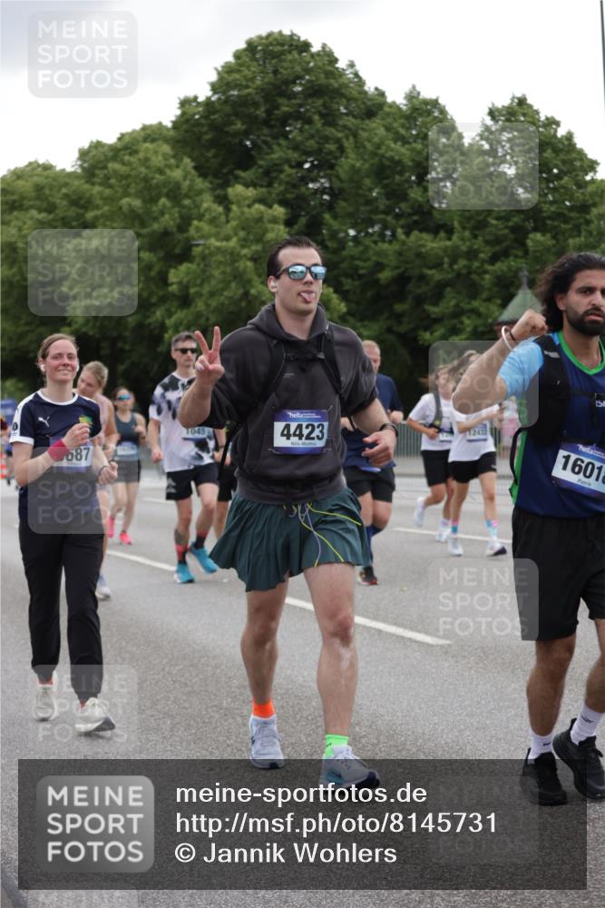 29.06.2025 - hella hamburg halbmarathon Jannik Wohlers http://msf.ph/oto/8145731 29.06.2025 10:47:16 Lombardsbrücke 1045, 1246, 1434, 1618, 1639, 1926, 2407, 2491, 2704, 2790, 2882, 3339, 4037, 4423, 5621, 5622, 7403, 7970, 8270, 8550, 9687, 10206, 10658, 10991, 11351, 11458, 11730, 11738, 11802, 11909, 12412, 12431, 12432, 12582, 13399, 13737, 13909, 14197, 15030, 15543, 15688, 16018, 16305, 16686, 17216, 18415, 18474, 18623 meine-sportfotos.de