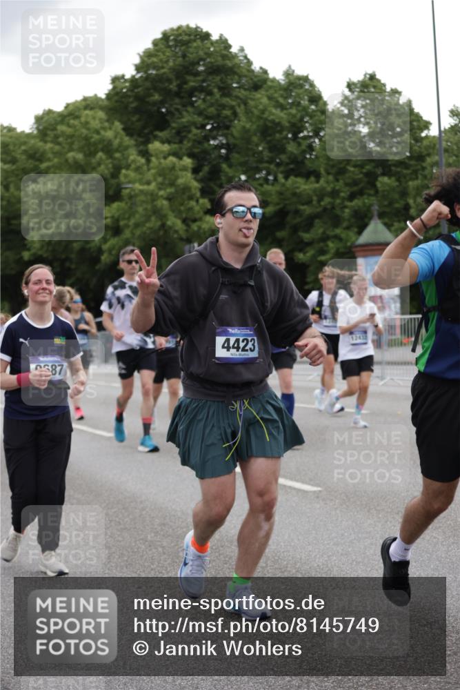 29.06.2025 - hella hamburg halbmarathon Jannik Wohlers http://msf.ph/oto/8145749 29.06.2025 10:47:16 Lombardsbrücke 1045, 1246, 1434, 1618, 1639, 1926, 2407, 2491, 2704, 2790, 2882, 3339, 4037, 4423, 5621, 5622, 7403, 7970, 8270, 8550, 9687, 10206, 10658, 10991, 11351, 11458, 11730, 11738, 11802, 11909, 12412, 12431, 12432, 12582, 13399, 13737, 13909, 14197, 15030, 15543, 15688, 16018, 16305, 16686, 17216, 18415, 18474, 18623 meine-sportfotos.de