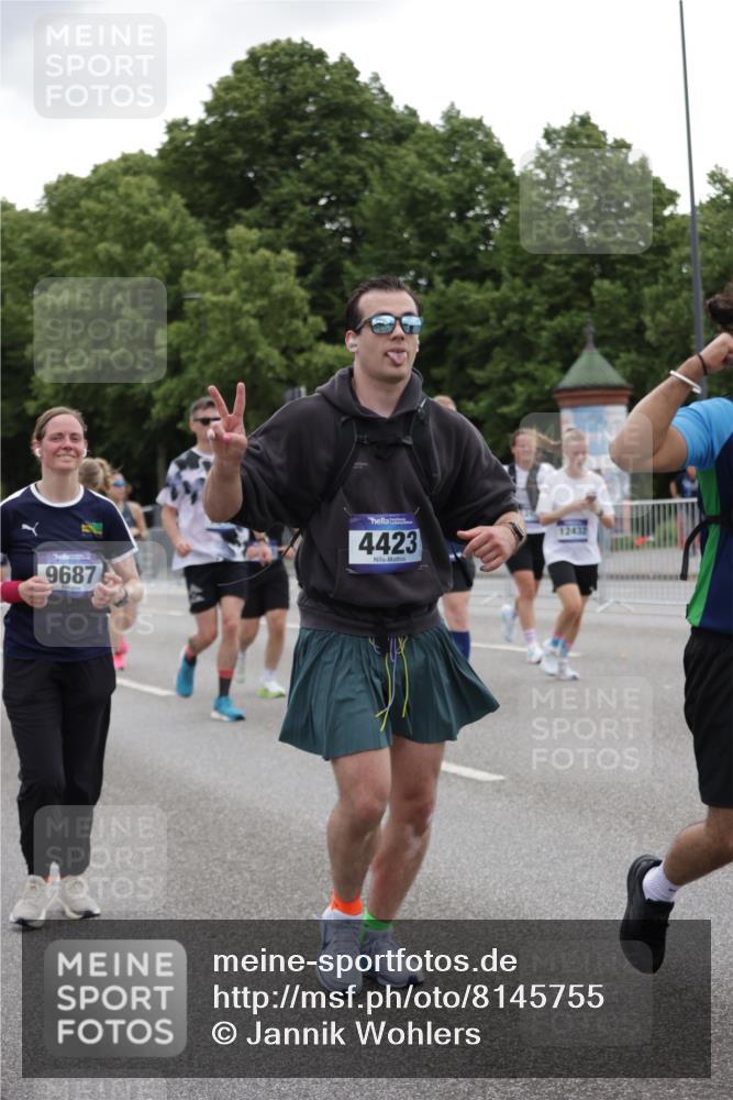 29.06.2025 - hella hamburg halbmarathon Jannik Wohlers http://msf.ph/oto/8145755 29.06.2025 10:47:16 Lombardsbrücke 1045, 1246, 1434, 1618, 1639, 1926, 2407, 2491, 2704, 2790, 2882, 3339, 4037, 4423, 5621, 5622, 7403, 7970, 8270, 8550, 9687, 10206, 10658, 10991, 11351, 11458, 11730, 11738, 11802, 11909, 12412, 12431, 12432, 12582, 13399, 13737, 13909, 14197, 15030, 15543, 15688, 16018, 16305, 16686, 17216, 18415, 18474, 18623 meine-sportfotos.de