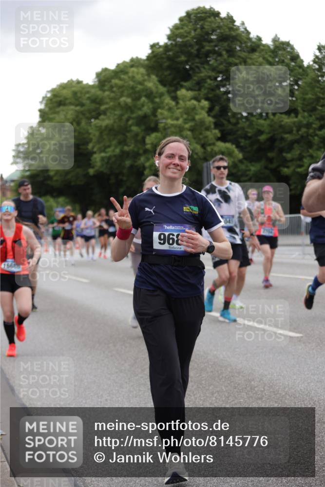 29.06.2025 - hella hamburg halbmarathon Jannik Wohlers http://msf.ph/oto/8145776 29.06.2025 10:47:17 Lombardsbrücke 1045, 1246, 1434, 1618, 1639, 1926, 2491, 2704, 2790, 2882, 3339, 4037, 4423, 5621, 5622, 7970, 8270, 8550, 9687, 10206, 10658, 10991, 11351, 11458, 11730, 11738, 11802, 11909, 11923, 12412, 12431, 12432, 12582, 13399, 13737, 13909, 14197, 15030, 15543, 15688, 16018, 16305, 16356, 16686, 17216, 18415, 18474, 18623, 19062 meine-sportfotos.de