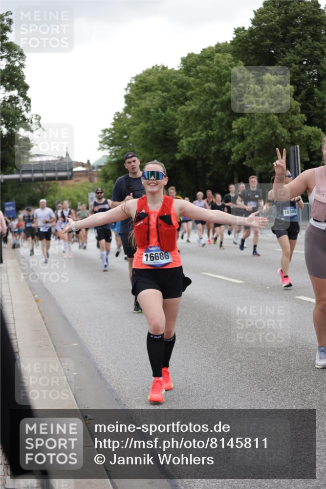 29.06.2025 - hella hamburg halbmarathon Jannik Wohlers http://msf.ph/oto/8145811 29.06.2025 10:47:18 Lombardsbrücke 1045, 1246, 1434, 1618, 1639, 1926, 2491, 2545, 2704, 2790, 2882, 3049, 4037, 4423, 5621, 5622, 7427, 7970, 8270, 8310, 8550, 9687, 9696, 9697, 10658, 10991, 11351, 11458, 11730, 11738, 11802, 11909, 11923, 12412, 12431, 12432, 12582, 13399, 13737, 13909, 14197, 14800, 15030, 15543, 15688, 16018, 16305, 16356, 16686, 17216, 18474, 18623, 19062 meine-sportfotos.de