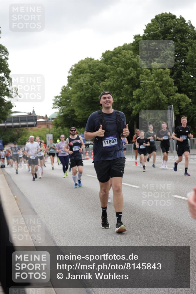 29.06.2025 - hella hamburg halbmarathon Jannik Wohlers http://msf.ph/oto/8145843 29.06.2025 10:47:20 Lombardsbrücke 1045, 1246, 1618, 1639, 1926, 2491, 2545, 2704, 2790, 2882, 3049, 4037, 4423, 5621, 5622, 5886, 7427, 7970, 8077, 8310, 8550, 9687, 9696, 9697, 10658, 10991, 11351, 11730, 11802, 11909, 11923, 12412, 12431, 12432, 12582, 13399, 14197, 14222, 14800, 15030, 15543, 15688, 16018, 16305, 16356, 16686, 17216, 18474, 18623, 19062 meine-sportfotos.de