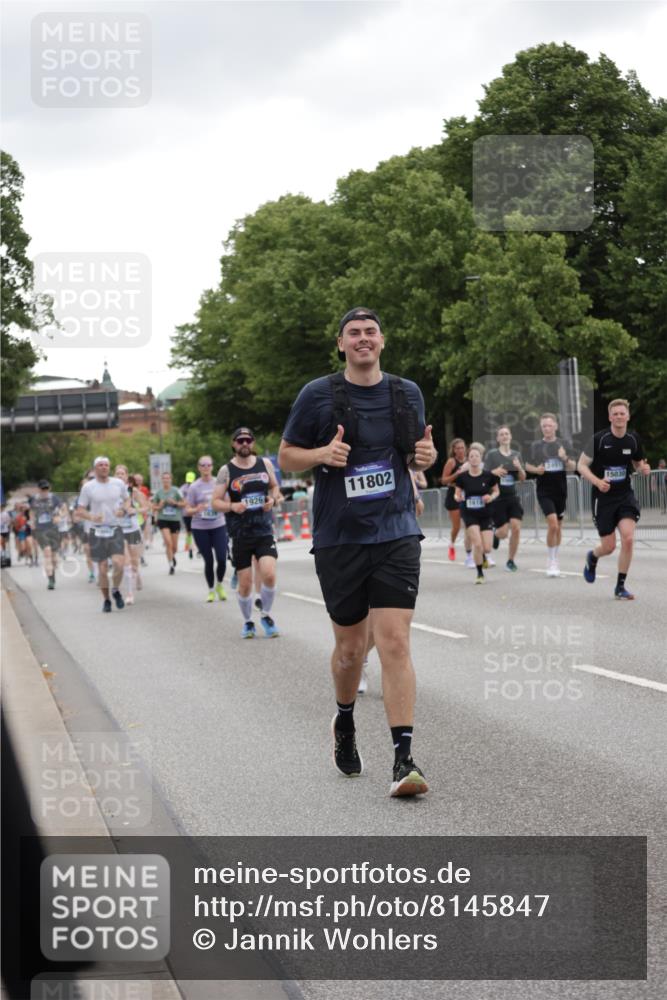 29.06.2025 - hella hamburg halbmarathon Jannik Wohlers http://msf.ph/oto/8145847 29.06.2025 10:47:20 Lombardsbrücke 1045, 1246, 1618, 1639, 1926, 2491, 2545, 2704, 2790, 2882, 3049, 4037, 4423, 5621, 5622, 5886, 7427, 7970, 8077, 8310, 8550, 9687, 9696, 9697, 10658, 10991, 11351, 11730, 11802, 11909, 11923, 12412, 12431, 12432, 12582, 13399, 14197, 14222, 14800, 15030, 15543, 15688, 16018, 16305, 16356, 16686, 17216, 18474, 18623, 19062 meine-sportfotos.de
