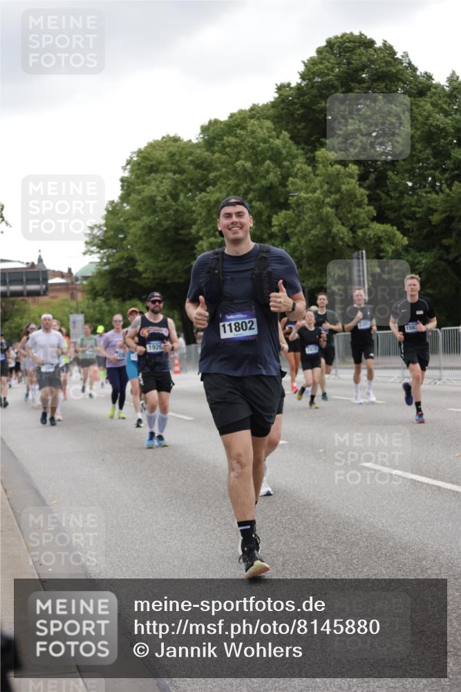 29.06.2025 - hella hamburg halbmarathon Jannik Wohlers http://msf.ph/oto/8145880 29.06.2025 10:47:20 Lombardsbrücke 1045, 1246, 1618, 1639, 1926, 2491, 2545, 2704, 2790, 2882, 3049, 4037, 4423, 5621, 5622, 5886, 7427, 7970, 8077, 8310, 8550, 9687, 9696, 9697, 10658, 10991, 11351, 11730, 11802, 11909, 11923, 12412, 12431, 12432, 12582, 13399, 14197, 14222, 14800, 15030, 15543, 15688, 16018, 16305, 16356, 16686, 17216, 18474, 18623, 19062 meine-sportfotos.de