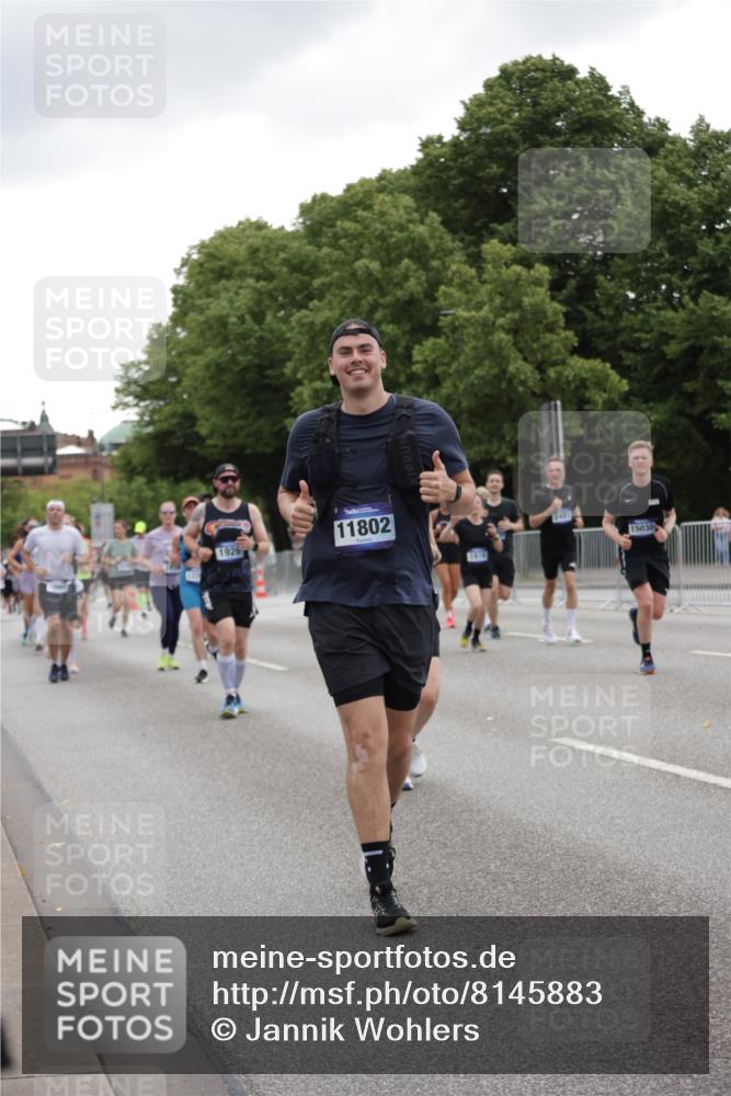 29.06.2025 - hella hamburg halbmarathon Jannik Wohlers http://msf.ph/oto/8145883 29.06.2025 10:47:20 Lombardsbrücke 1045, 1246, 1618, 1639, 1926, 2491, 2545, 2704, 2790, 2882, 3049, 4037, 4423, 5621, 5622, 5886, 7427, 7970, 8077, 8310, 8550, 9687, 9696, 9697, 10658, 10991, 11351, 11730, 11802, 11909, 11923, 12412, 12431, 12432, 12582, 13399, 14197, 14222, 14800, 15030, 15543, 15688, 16018, 16305, 16356, 16686, 17216, 18474, 18623, 19062 meine-sportfotos.de