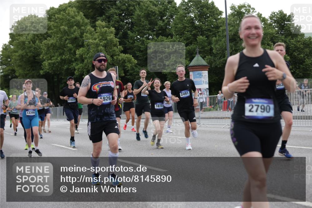 29.06.2025 - hella hamburg halbmarathon Jannik Wohlers http://msf.ph/oto/8145890 29.06.2025 10:47:23 Lombardsbrücke 1045, 1246, 1392, 1618, 1639, 1926, 2197, 2491, 2545, 2704, 2790, 2882, 3049, 4423, 4856, 5886, 7427, 7970, 8077, 8310, 8550, 8774, 9687, 9696, 9697, 10658, 10991, 11802, 11909, 11923, 12412, 12431, 12432, 12582, 13399, 14222, 14800, 15030, 15541, 15543, 15688, 15730, 16018, 16305, 16356, 16686, 18474, 18623, 19062 meine-sportfotos.de