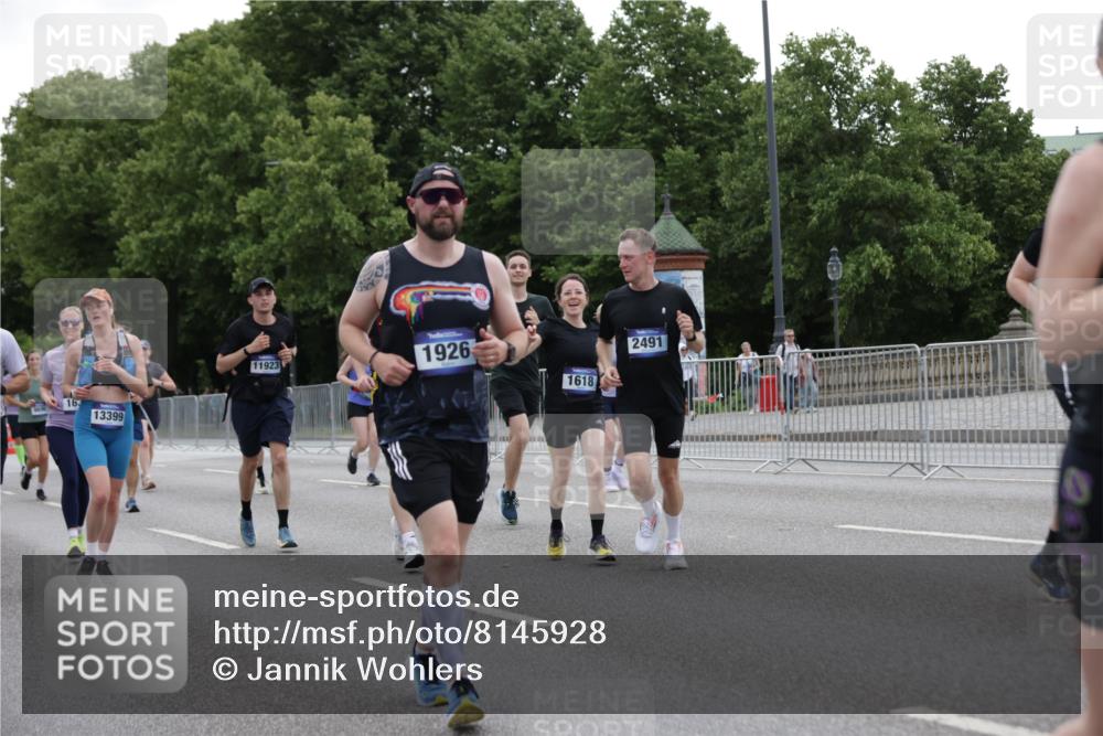 29.06.2025 - hella hamburg halbmarathon Jannik Wohlers http://msf.ph/oto/8145928 29.06.2025 10:47:23 Lombardsbrücke 1045, 1246, 1392, 1618, 1639, 1926, 2197, 2491, 2545, 2704, 2790, 2882, 3049, 4423, 4856, 5886, 7427, 7970, 8077, 8310, 8550, 8774, 9687, 9696, 9697, 10658, 10991, 11802, 11909, 11923, 12412, 12431, 12432, 12582, 13399, 14222, 14800, 15030, 15541, 15543, 15688, 15730, 16018, 16305, 16356, 16686, 18474, 18623, 19062 meine-sportfotos.de