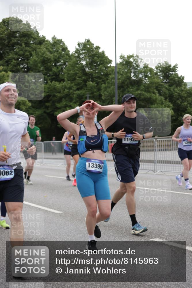 29.06.2025 - hella hamburg halbmarathon Jannik Wohlers http://msf.ph/oto/8145963 29.06.2025 10:47:26 Lombardsbrücke 1045, 1246, 1392, 1618, 1639, 1926, 2197, 2491, 2545, 2704, 2790, 3049, 4856, 5886, 7240, 7427, 7970, 8077, 8310, 8550, 8774, 9687, 9696, 9697, 10658, 10991, 11802, 11909, 11923, 12157, 12412, 12431, 12432, 12480, 12582, 13399, 14222, 14800, 15030, 15541, 15688, 15730, 16305, 16356, 17562, 17563, 18474, 19062 meine-sportfotos.de