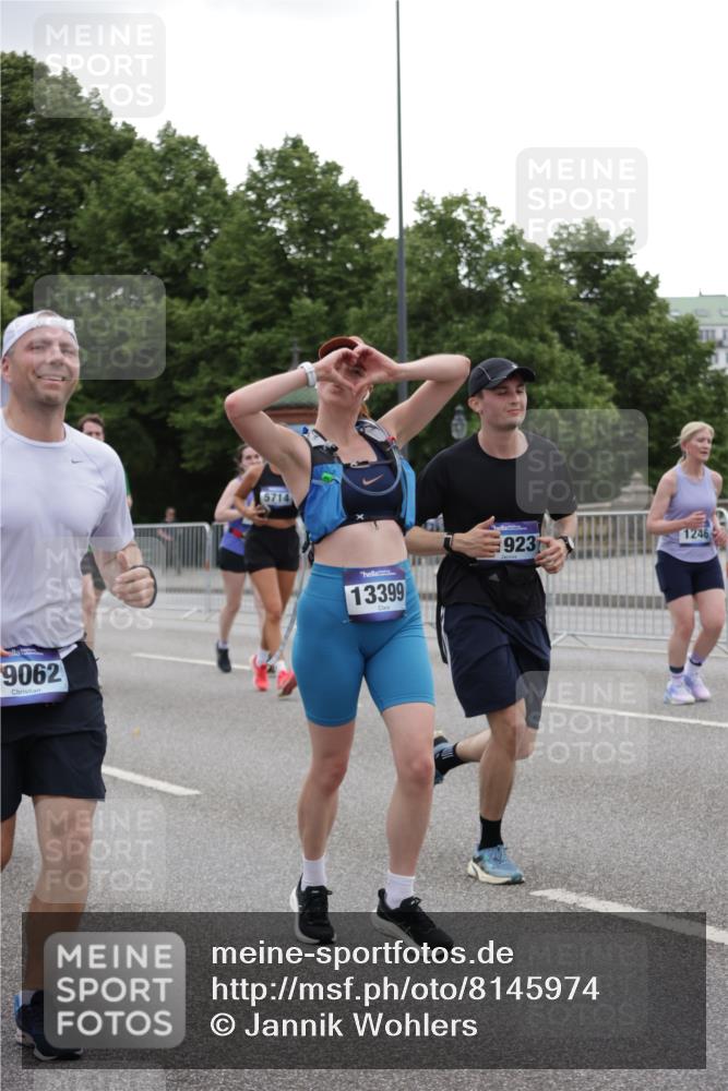 29.06.2025 - hella hamburg halbmarathon Jannik Wohlers http://msf.ph/oto/8145974 29.06.2025 10:47:26 Lombardsbrücke 1045, 1246, 1392, 1618, 1639, 1926, 2197, 2491, 2545, 2704, 2790, 3049, 4856, 5886, 7240, 7427, 7970, 8077, 8310, 8550, 8774, 9687, 9696, 9697, 10658, 10991, 11802, 11909, 11923, 12157, 12412, 12431, 12432, 12480, 12582, 13399, 14222, 14800, 15030, 15541, 15688, 15730, 16305, 16356, 17562, 17563, 18474, 19062 meine-sportfotos.de