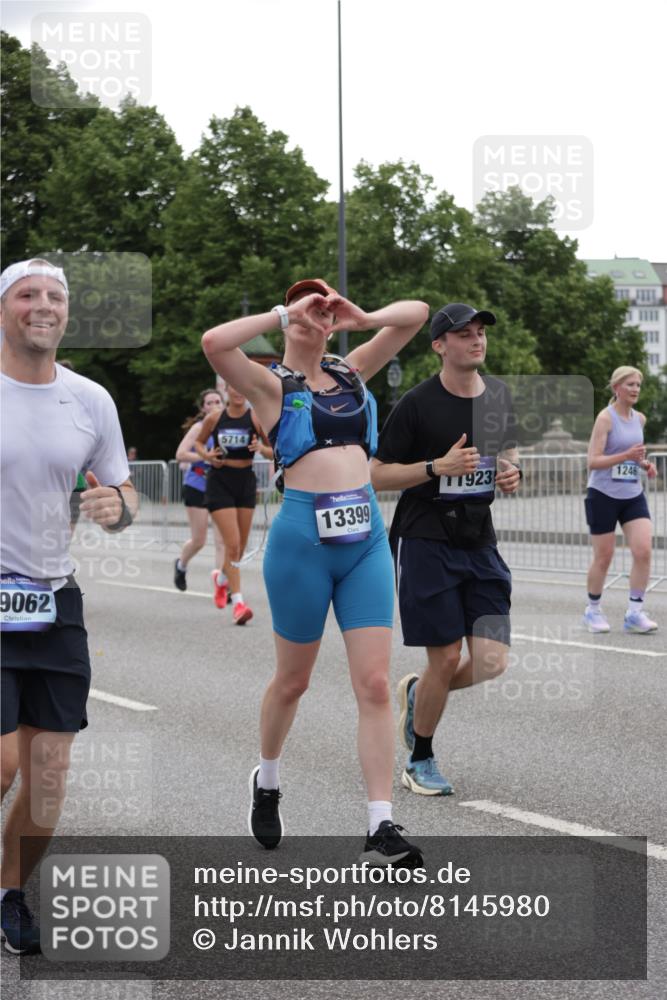 29.06.2025 - hella hamburg halbmarathon Jannik Wohlers http://msf.ph/oto/8145980 29.06.2025 10:47:26 Lombardsbrücke 1045, 1246, 1392, 1618, 1639, 1926, 2197, 2491, 2545, 2704, 2790, 3049, 4856, 5886, 7240, 7427, 7970, 8077, 8310, 8550, 8774, 9687, 9696, 9697, 10658, 10991, 11802, 11909, 11923, 12157, 12412, 12431, 12432, 12480, 12582, 13399, 14222, 14800, 15030, 15541, 15688, 15730, 16305, 16356, 17562, 17563, 18474, 19062 meine-sportfotos.de