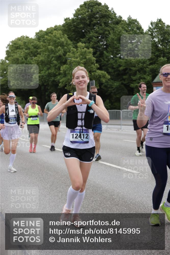 29.06.2025 - hella hamburg halbmarathon Jannik Wohlers http://msf.ph/oto/8145995 29.06.2025 10:47:27 Lombardsbrücke 1045, 1246, 1392, 1618, 1639, 1926, 2197, 2491, 2545, 2704, 2790, 3049, 4856, 5886, 7240, 7427, 7916, 7970, 8077, 8310, 8774, 9356, 9687, 9696, 9697, 10658, 10991, 11802, 11909, 11923, 12157, 12412, 12431, 12432, 12480, 12582, 13399, 14222, 14800, 15030, 15541, 15688, 15730, 16305, 16356, 17562, 17563, 18474, 19062 meine-sportfotos.de