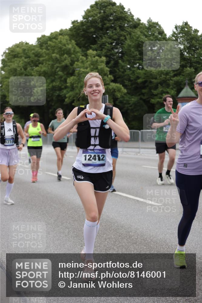 29.06.2025 - hella hamburg halbmarathon Jannik Wohlers http://msf.ph/oto/8146001 29.06.2025 10:47:27 Lombardsbrücke 1045, 1246, 1392, 1618, 1639, 1926, 2197, 2491, 2545, 2704, 2790, 3049, 4856, 5886, 7240, 7427, 7916, 7970, 8077, 8310, 8774, 9356, 9687, 9696, 9697, 10658, 10991, 11802, 11909, 11923, 12157, 12412, 12431, 12432, 12480, 12582, 13399, 14222, 14800, 15030, 15541, 15688, 15730, 16305, 16356, 17562, 17563, 18474, 19062 meine-sportfotos.de
