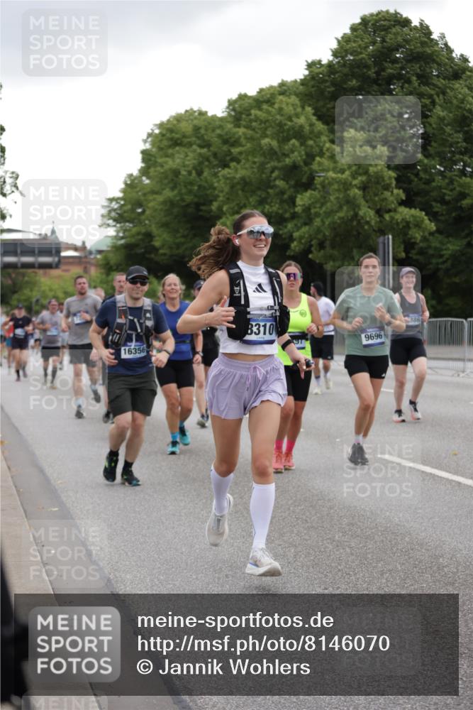 29.06.2025 - hella hamburg halbmarathon Jannik Wohlers http://msf.ph/oto/8146070 29.06.2025 10:47:28 Lombardsbrücke 1045, 1246, 1392, 1618, 1639, 1926, 2163, 2197, 2491, 2545, 2704, 2790, 3049, 4856, 5886, 7240, 7427, 7916, 8077, 8310, 8774, 9356, 9696, 9697, 10658, 10777, 10991, 11802, 11909, 11923, 12157, 12412, 12431, 12432, 12480, 12582, 13399, 14222, 14800, 15030, 15357, 15541, 15688, 15730, 16305, 16356, 17562, 17563, 19062 meine-sportfotos.de