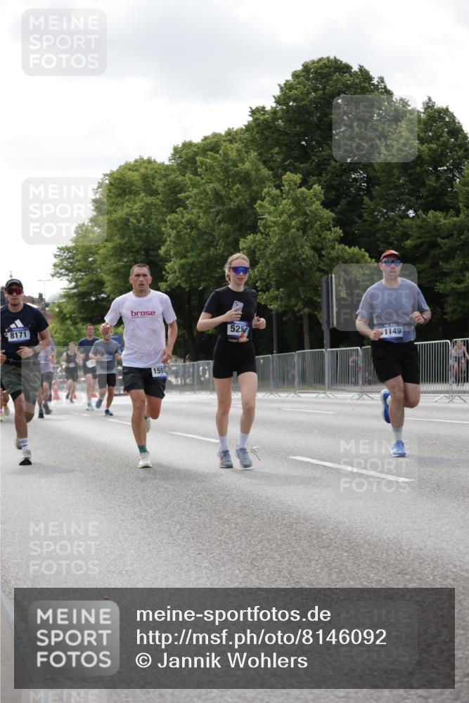 29.06.2025 - hella hamburg halbmarathon Jannik Wohlers http://msf.ph/oto/8146092 29.06.2025 10:10:47 Lombardsbrücke 1723, 2868, 3837, 4287, 5254, 5653, 7271, 8171, 8206, 8207, 8368, 8561, 9119, 10196, 11149, 12286, 12556, 12571, 12836, 13603, 14022, 14149, 15009, 15252, 15908, 16383, 17142, 17500, 17787, 19241 meine-sportfotos.de