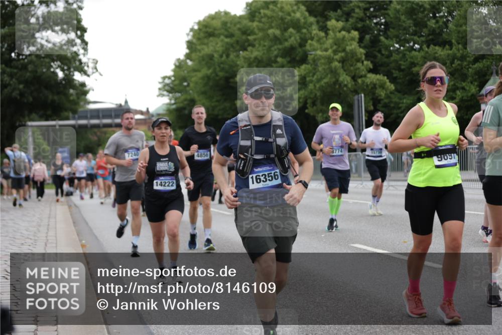29.06.2025 - hella hamburg halbmarathon Jannik Wohlers http://msf.ph/oto/8146109 29.06.2025 10:47:30 Lombardsbrücke 1246, 1392, 1618, 1639, 1926, 2163, 2197, 2491, 2545, 2790, 3049, 4856, 5886, 7240, 7427, 7916, 8077, 8310, 8774, 9356, 9696, 9697, 10658, 10777, 10794, 11909, 11923, 12157, 12412, 12431, 12432, 12480, 12582, 13399, 14222, 14800, 15030, 15357, 15541, 15688, 15730, 16356, 17562, 17563, 18262, 18352, 19062, 19101 meine-sportfotos.de