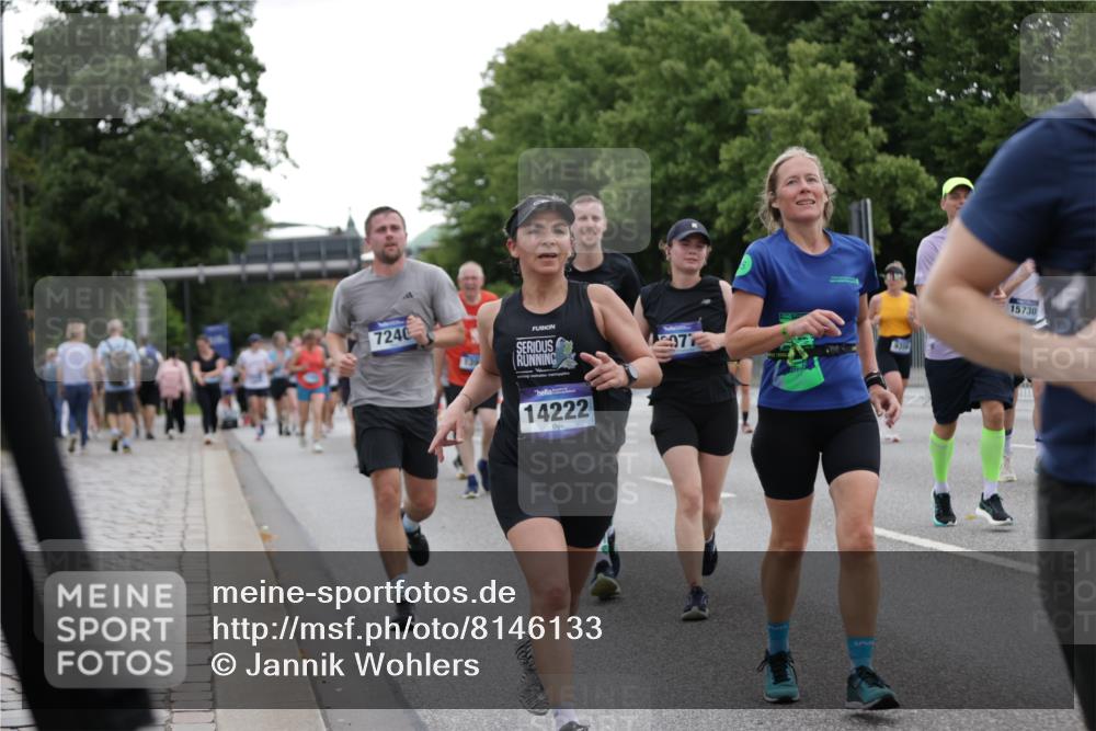 29.06.2025 - hella hamburg halbmarathon Jannik Wohlers http://msf.ph/oto/8146133 29.06.2025 10:47:31 Lombardsbrücke 1246, 1392, 1618, 1639, 1701, 1926, 2163, 2197, 2491, 2545, 2790, 3049, 3468, 4856, 5886, 7240, 7427, 7916, 8077, 8310, 8774, 9356, 9696, 9697, 10658, 10777, 10794, 11548, 11909, 11923, 12157, 12412, 12480, 12582, 13399, 14222, 14800, 15030, 15357, 15541, 15688, 15730, 16356, 16722, 17325, 17339, 17562, 17563, 18001, 18262, 18352, 19062, 19101 meine-sportfotos.de