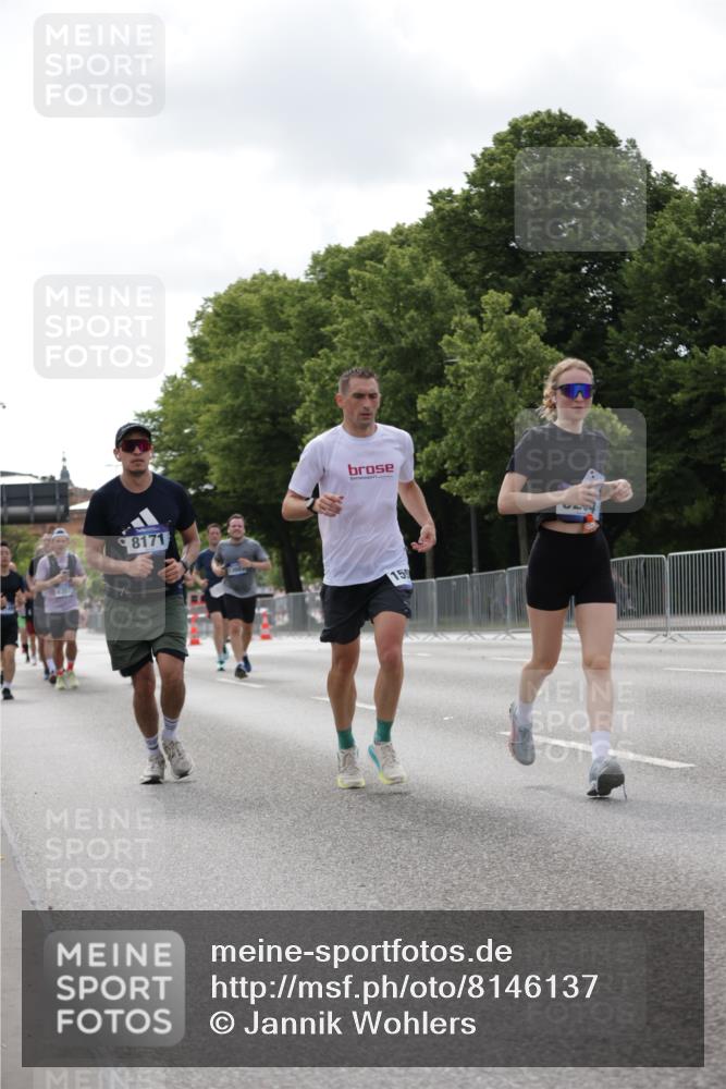 29.06.2025 - hella hamburg halbmarathon Jannik Wohlers http://msf.ph/oto/8146137 29.06.2025 10:10:48 Lombardsbrücke 1723, 2868, 3837, 4287, 5254, 5653, 7271, 8171, 8206, 8207, 8368, 8561, 9119, 10196, 11149, 12286, 12556, 12571, 12836, 13603, 14022, 14149, 15009, 15252, 15908, 16383, 17142, 17500, 17787, 19241 meine-sportfotos.de