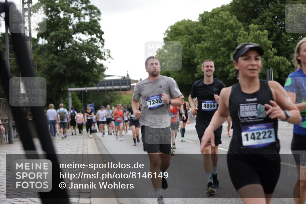 29.06.2025 - hella hamburg halbmarathon Jannik Wohlers http://msf.ph/oto/8146149 29.06.2025 10:47:32 Lombardsbrücke 1246, 1392, 1618, 1639, 1701, 1926, 2163, 2197, 2491, 2545, 3049, 3468, 4327, 4856, 5886, 7240, 7393, 7394, 7427, 7916, 8077, 8310, 8774, 9356, 9696, 9697, 10658, 10777, 10794, 11548, 11909, 11923, 12157, 12412, 12480, 12582, 13399, 14222, 14800, 15030, 15357, 15541, 15688, 15730, 16356, 16722, 17325, 17339, 17562, 17563, 17957, 18001, 18262, 18352, 19062, 19101 meine-sportfotos.de