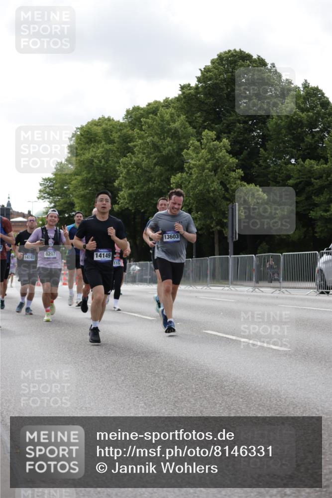 29.06.2025 - hella hamburg halbmarathon Jannik Wohlers http://msf.ph/oto/8146331 29.06.2025 10:10:52 Lombardsbrücke 1723, 2868, 3837, 5254, 7271, 8171, 8206, 8207, 8368, 8561, 9119, 10196, 10372, 11149, 11755, 12286, 12836, 13603, 14022, 14149, 15009, 15252, 15908, 16383, 17142, 17500, 17787, 18382, 19172, 19241 meine-sportfotos.de
